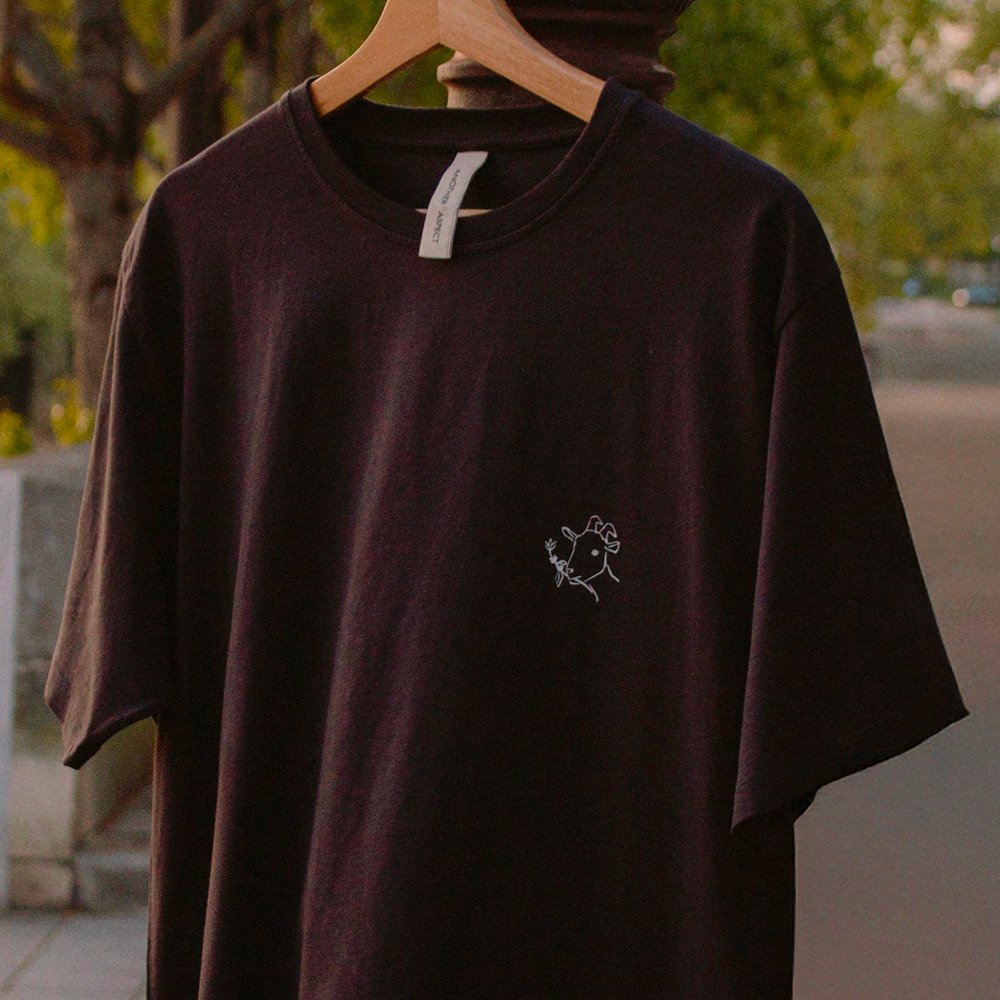 La Cabra T-shirt Black Hanging