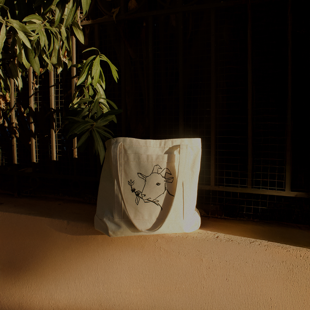 La Cabra Tote Bag Profile